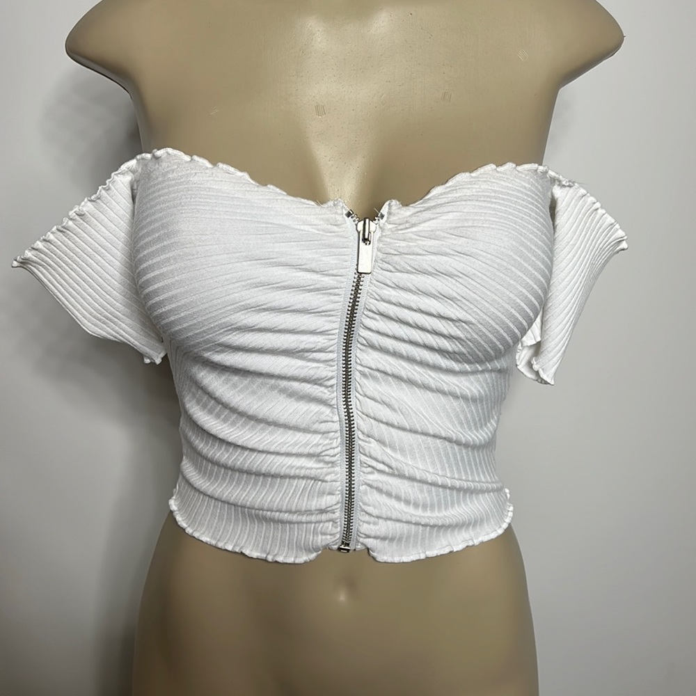 Forever 21 medium white zip up off shoulder crop top